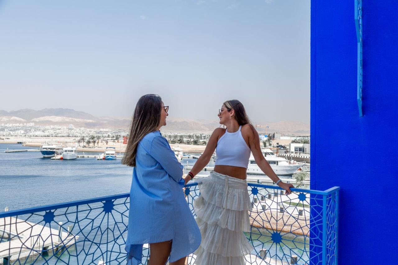 Cloud 7 Residences Ayla Akaba Exterior foto Two women in Mykonos, Greece