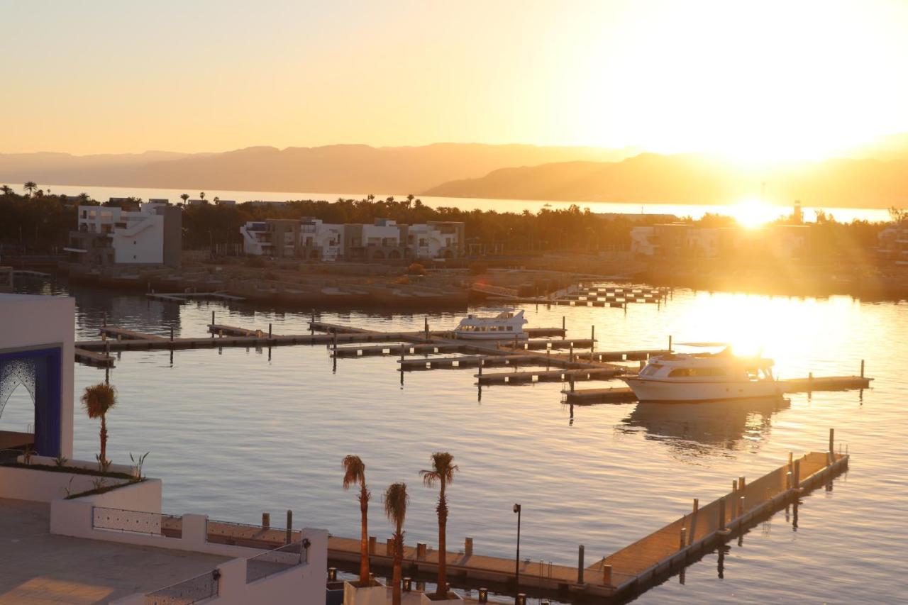 Cloud 7 Residences Ayla Akaba Exterior foto Sunset at the marina
