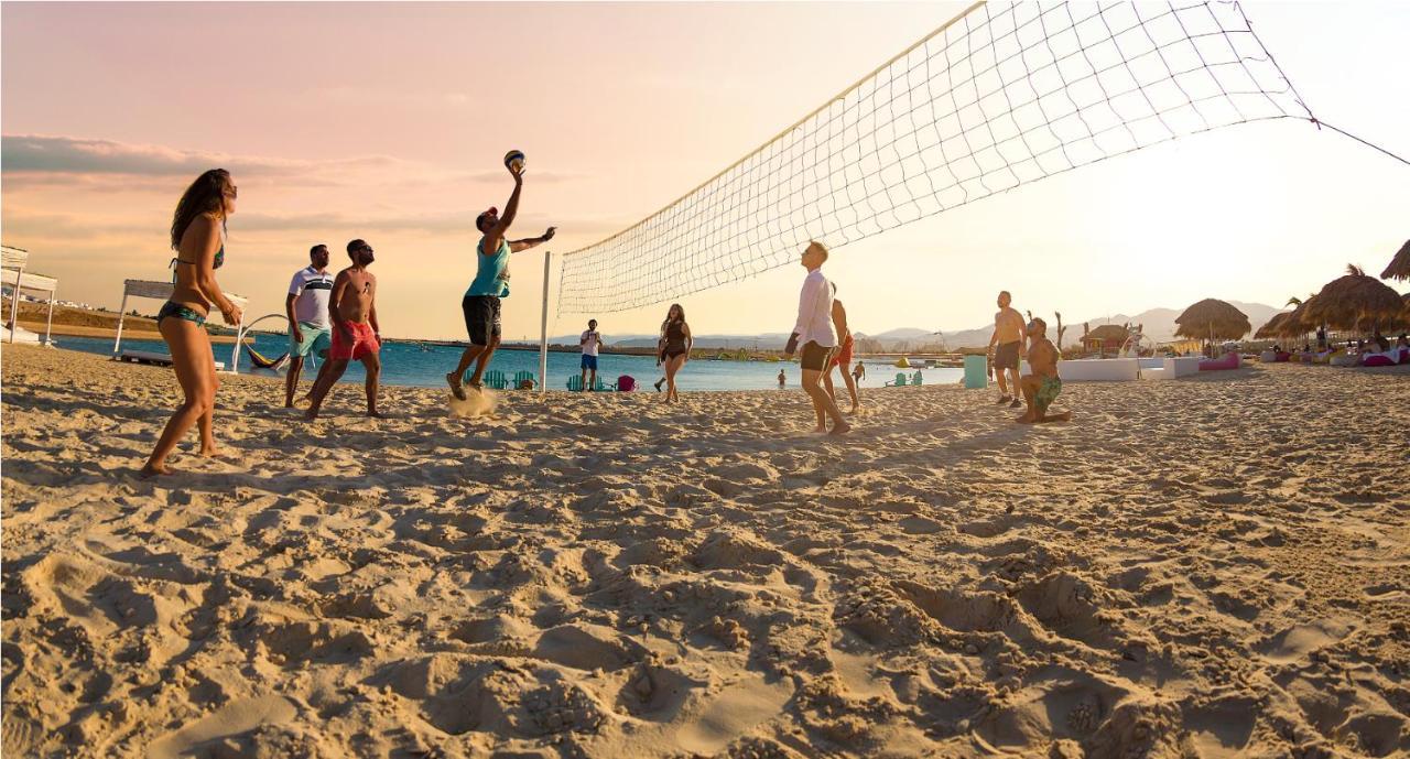 Cloud 7 Residences Ayla Akaba Exterior foto Beach volleyball at the Atlantis Paradise Island