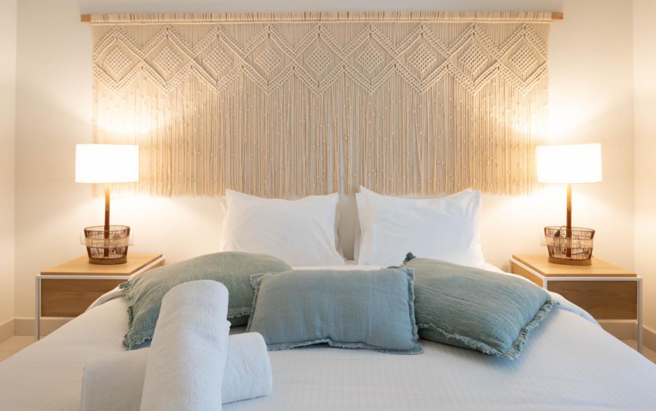 Cloud 7 Residences Ayla Akaba Exterior foto A bed with a headboard